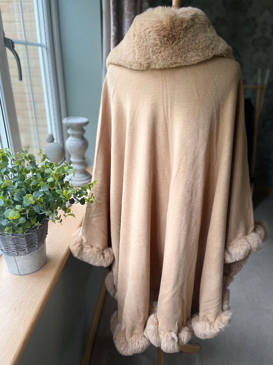 Made in Italy Luxurious Faux Fur Trim Camel Cape Shawl