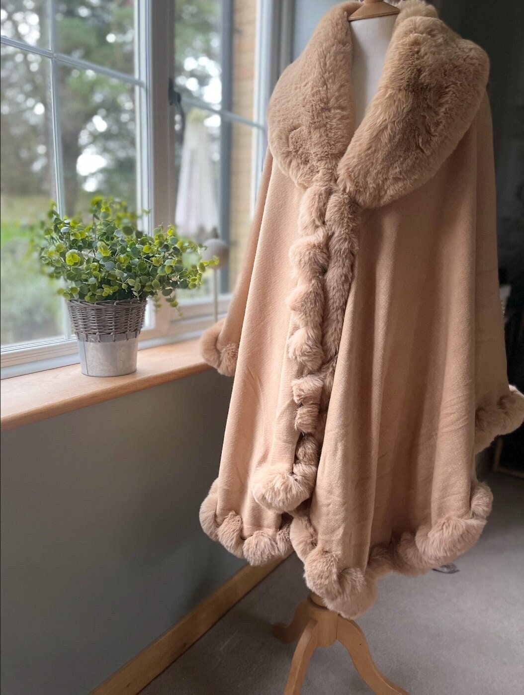 Made in Italy Luxurious Faux Fur Trim Camel Cape Shawl